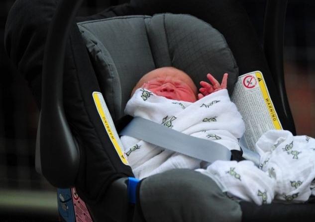 как да се транспортира новородено в кола