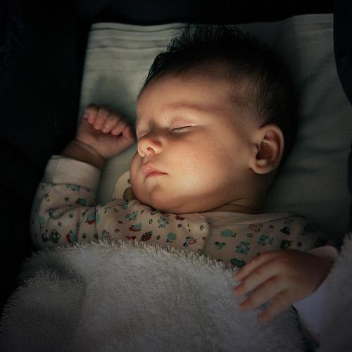Защо децата спят зле през нощта: основните причини