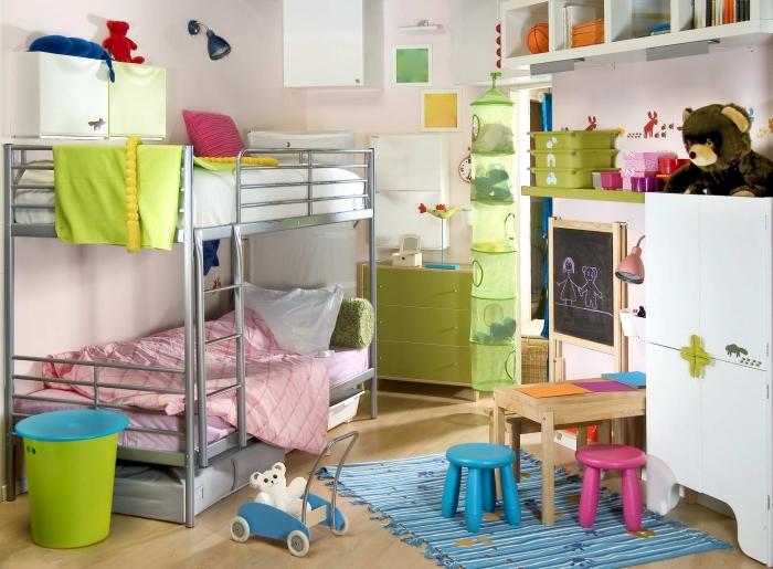 Детска стая за две деца от различен пол. Организиране на работно и спално пространство.