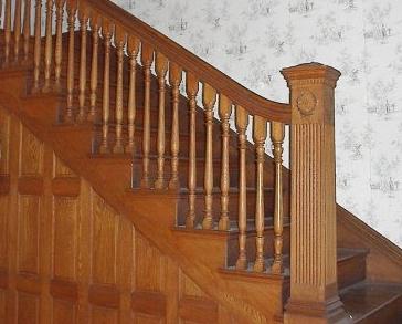 Какви елементи на стълбището помагат да се създаде интериор в къщата