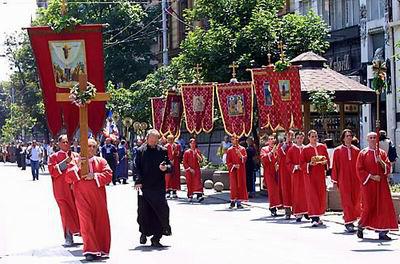 Khorugvi е задължителен атрибут на шествието