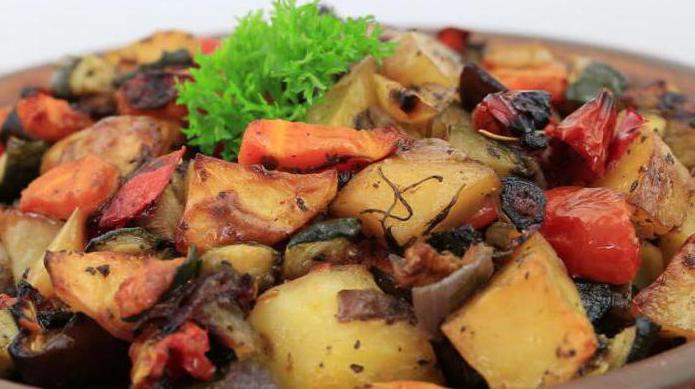 Приготвяме зеленчукова задуша с патладжани в многообразна: рецепти за вкусни ястия