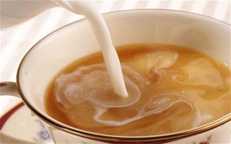 Как да определите дали чаят с мляко е вредно или полезно?