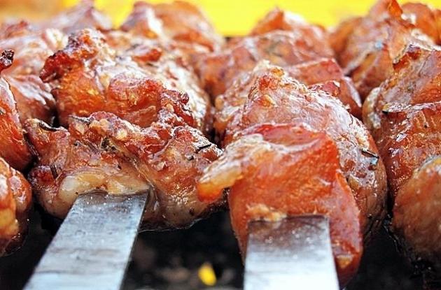 Сочен и ароматен шиш кебап от свинско месо: рецепта по кавказки начин