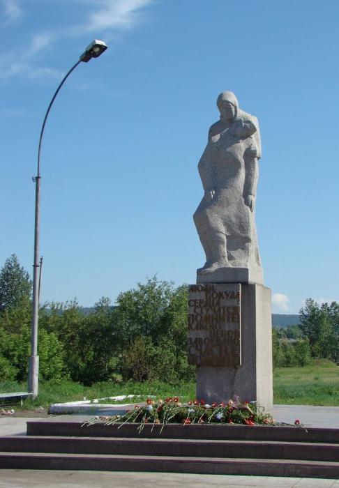 Един от символите на ужасите на войната е паметникът на скръбта майка