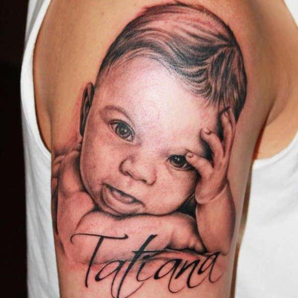 Татуировка с имена на деца: докосваща традиция или почит към модата?