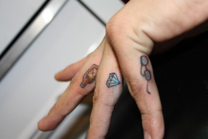 Нестандартна декорация - татуировки с пръсти
