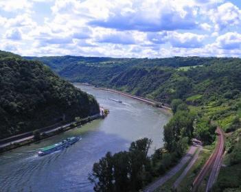 Реките на Европа. Река Рейн е най-големият воден път в Западна Европа.