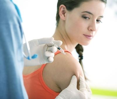 Трябва ли да ваксинирате срещу акне с енцефалит?